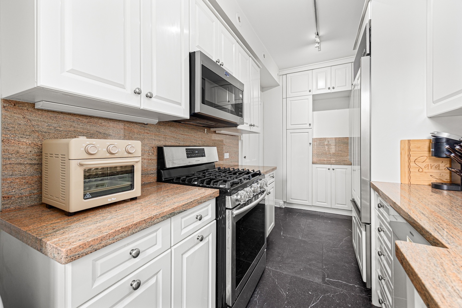 73 E Elm Street Unit: 11D