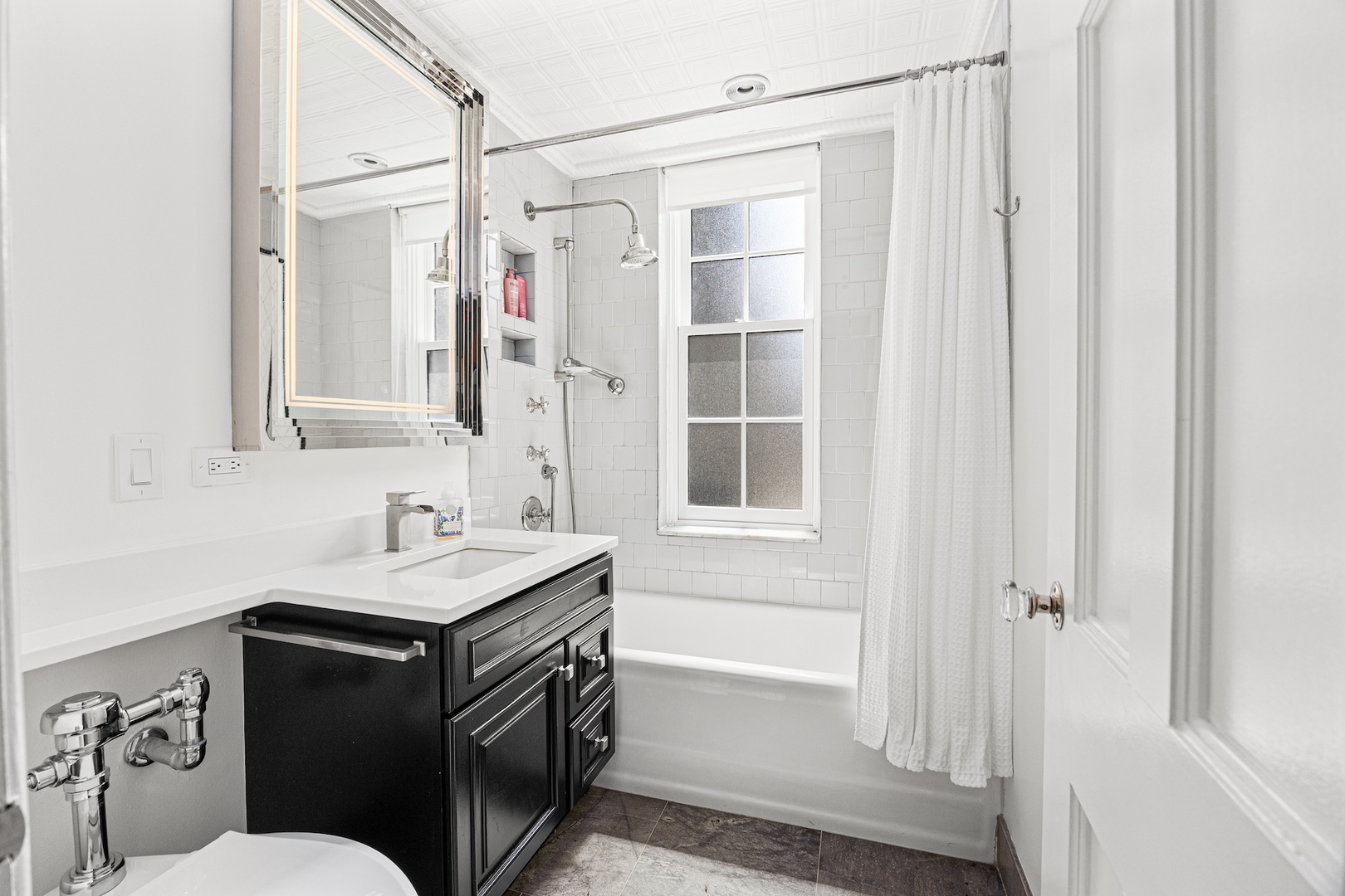 73 E Elm Street Unit: 11D