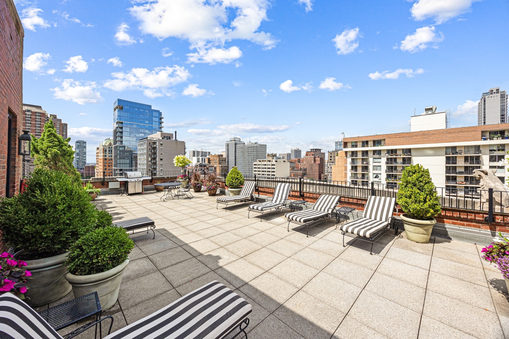 73 E Elm Street Unit: 11D