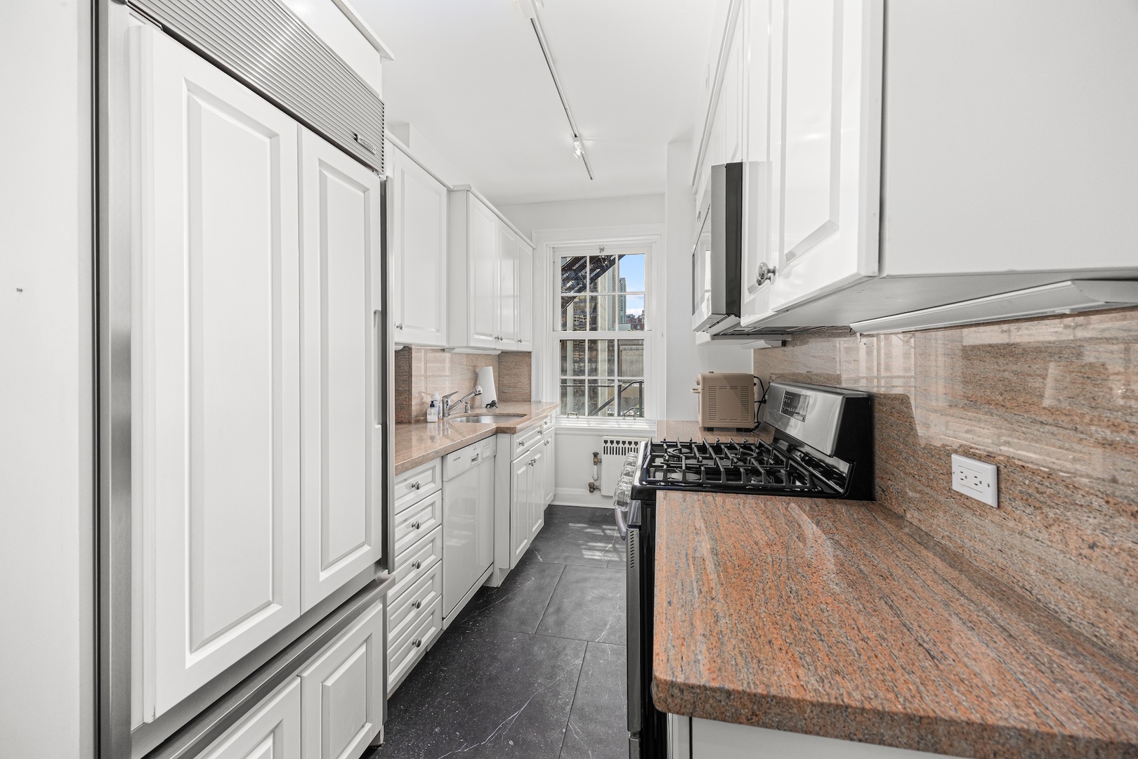 73 E Elm Street Unit: 11D