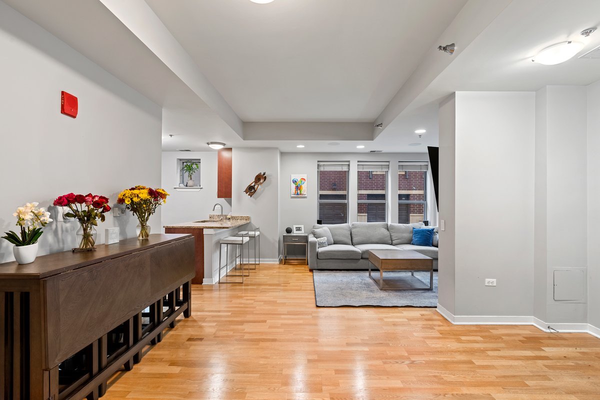 1159 N Hudson Avenue Unit: 6