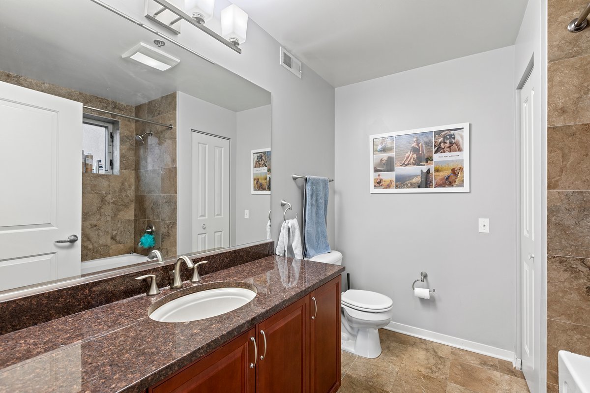 1159 N Hudson Avenue Unit: 6
