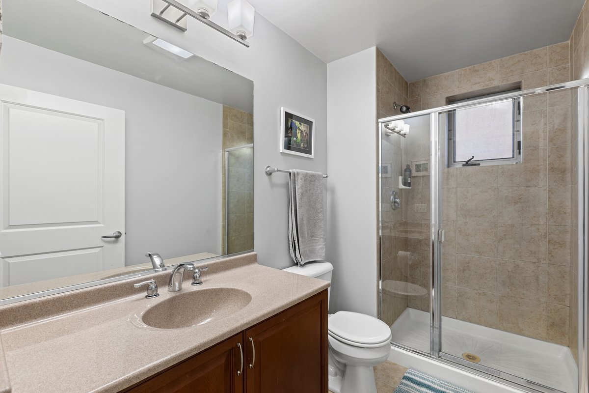1159 N Hudson Avenue Unit: 6