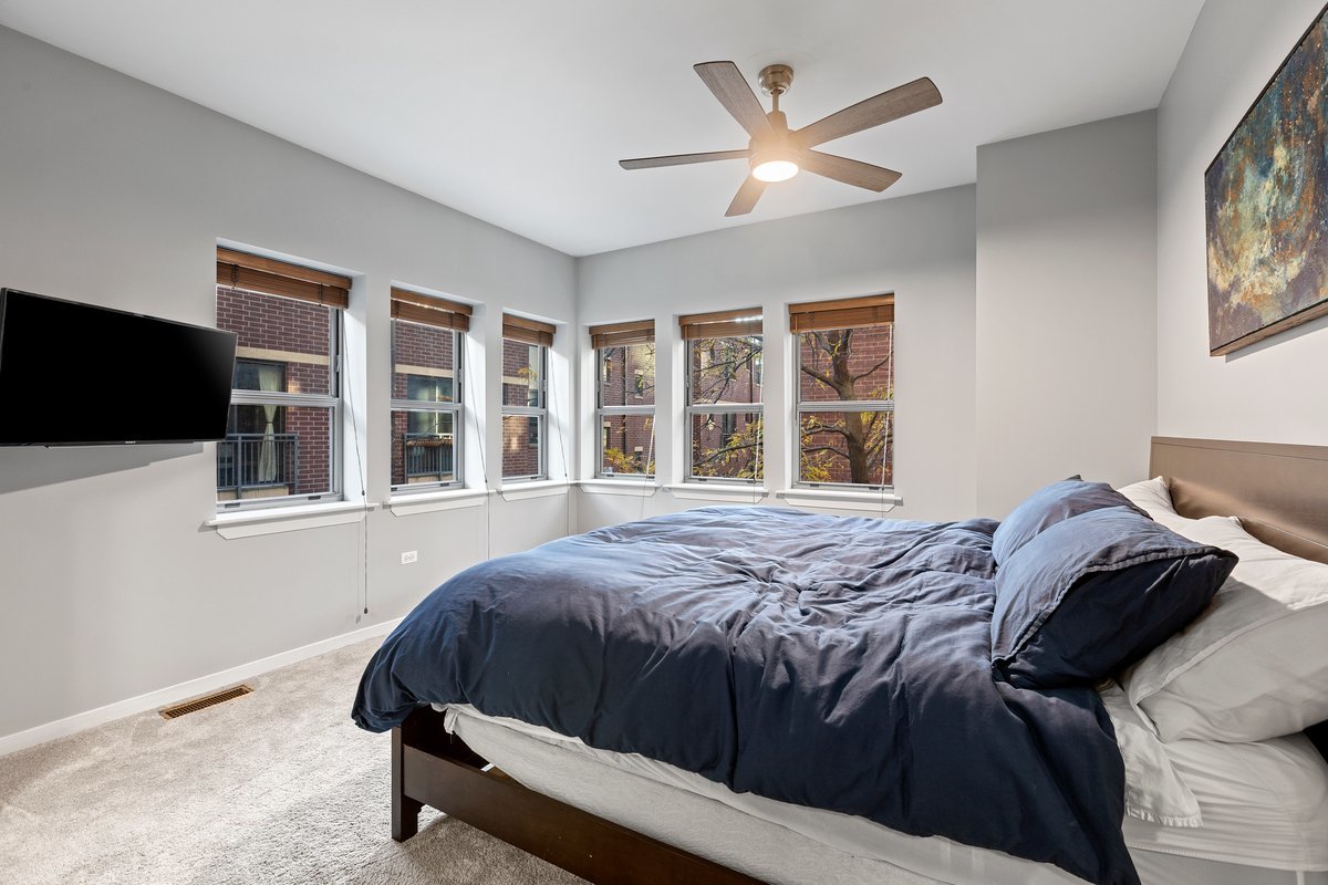 1159 N Hudson Avenue Unit: 6