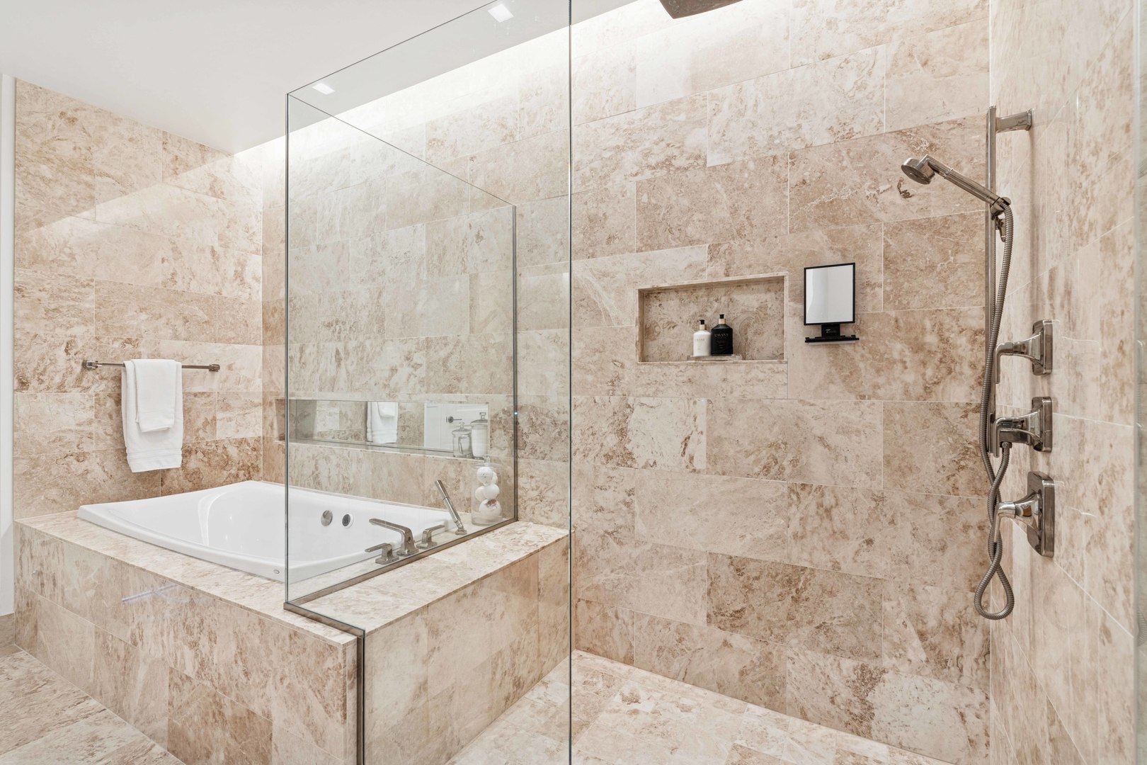 363 E Wacker Drive Unit: 2606