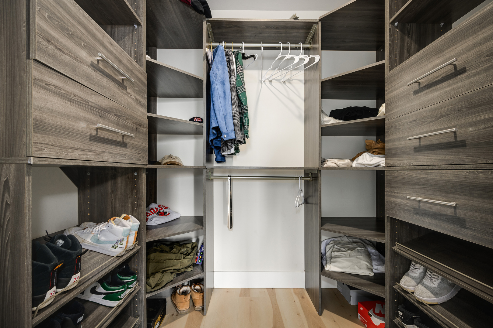 345 W Fullerton Parkway Unit: 1906