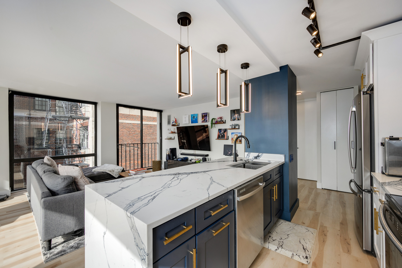 345 W Fullerton Parkway Unit: 1906