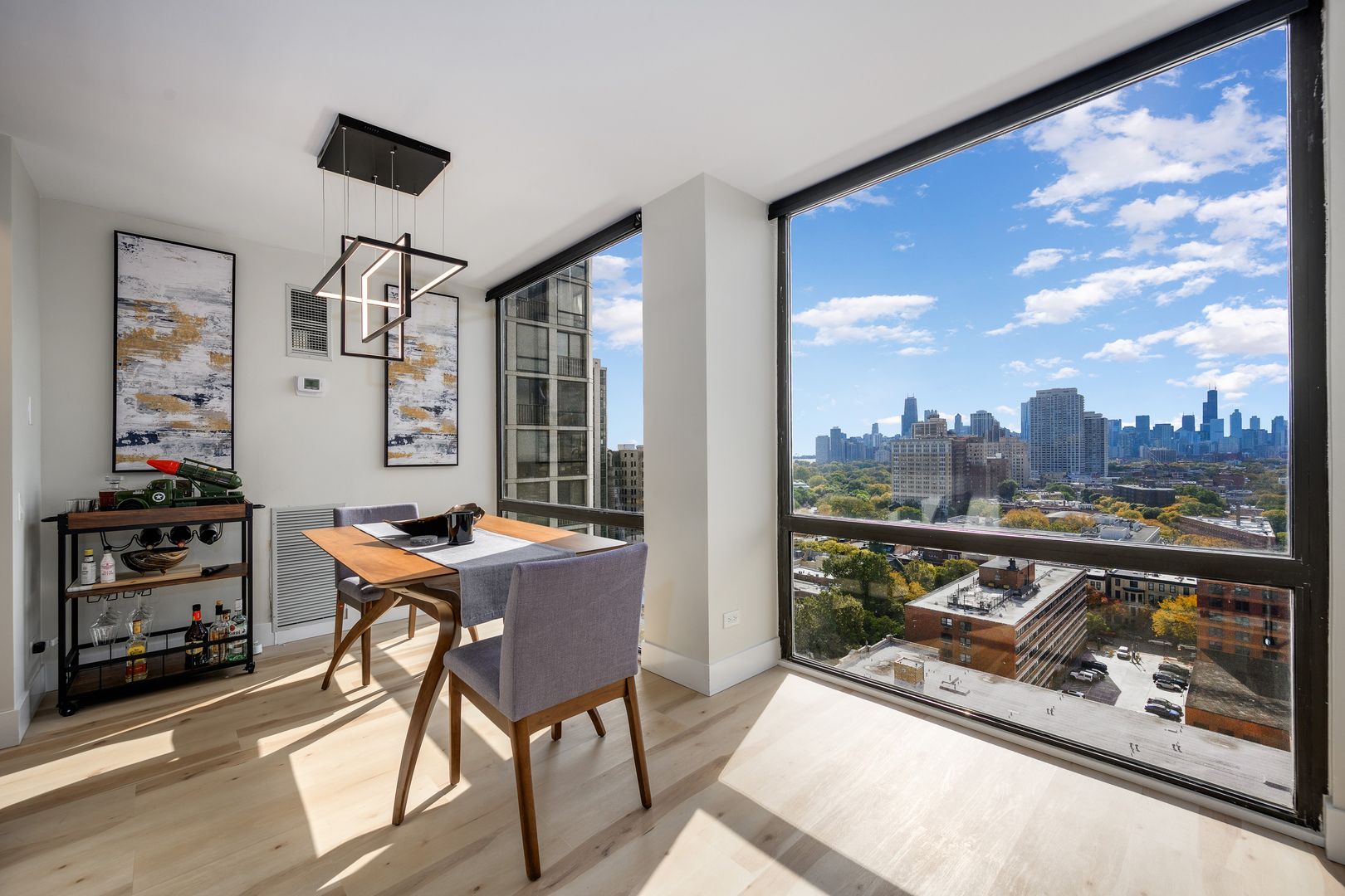 345 W Fullerton Parkway Unit: 1906