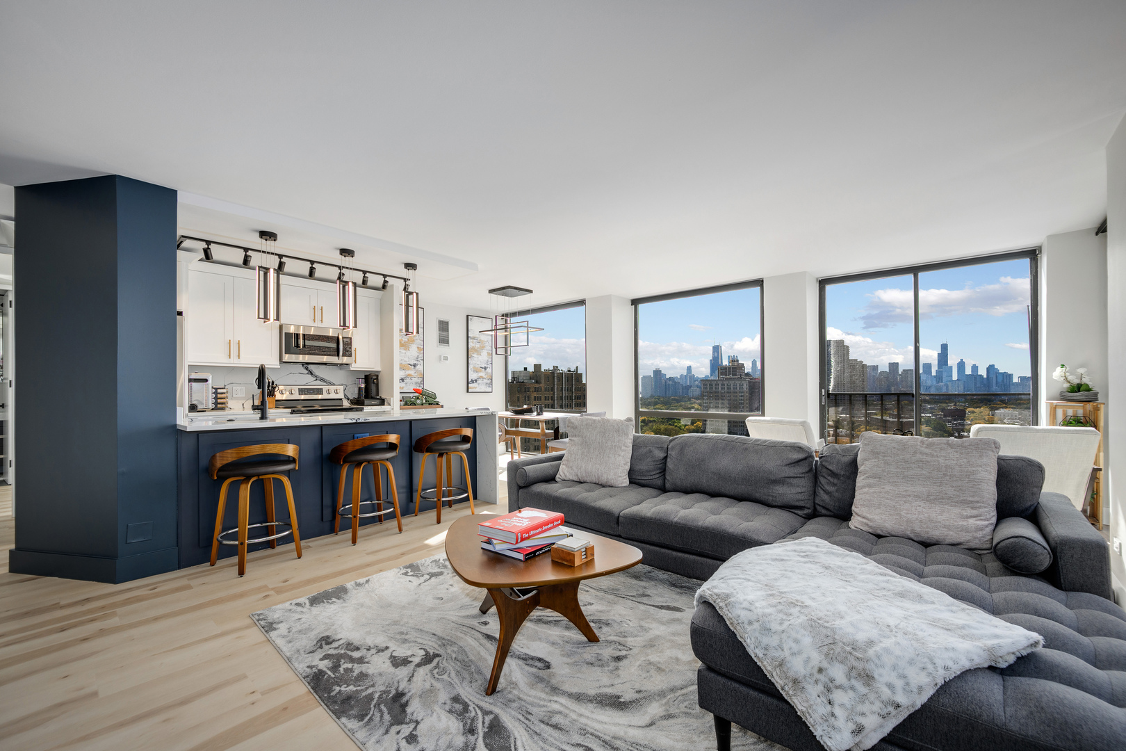 345 W Fullerton Parkway Unit: 1906