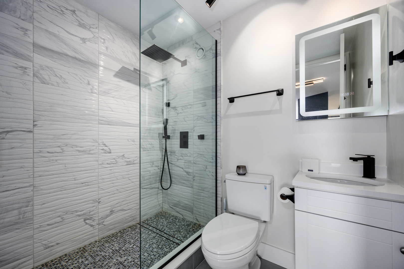 345 W Fullerton Parkway Unit: 1906