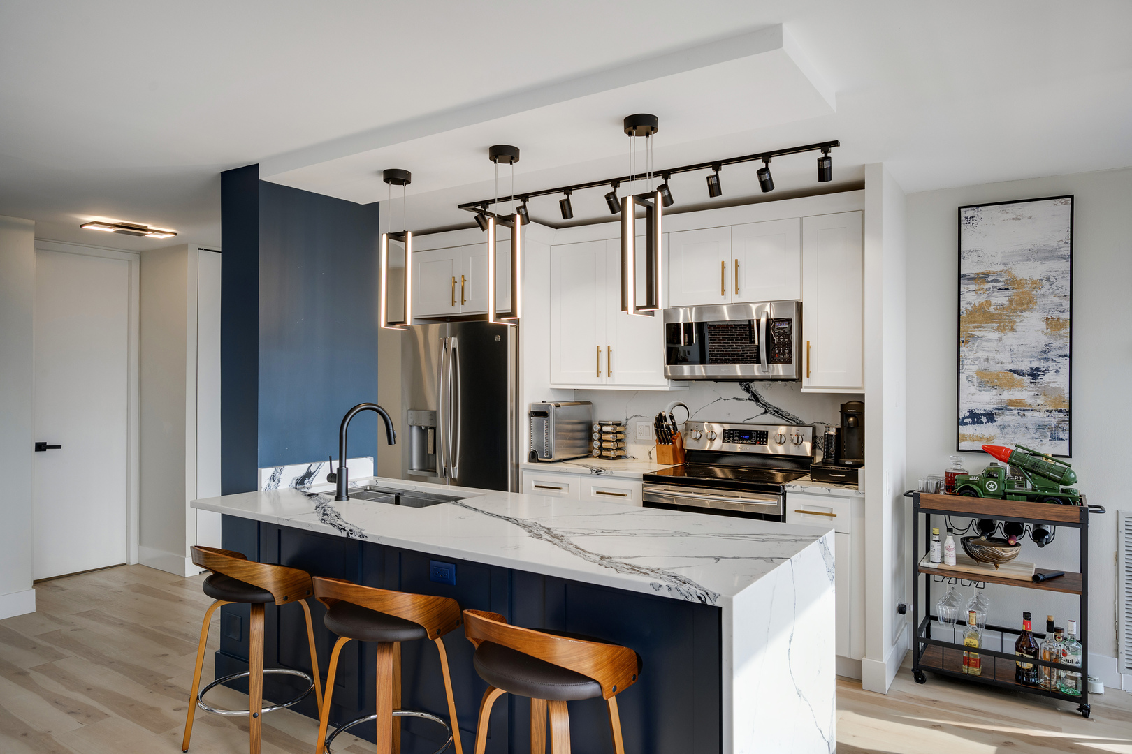 345 W Fullerton Parkway Unit: 1906