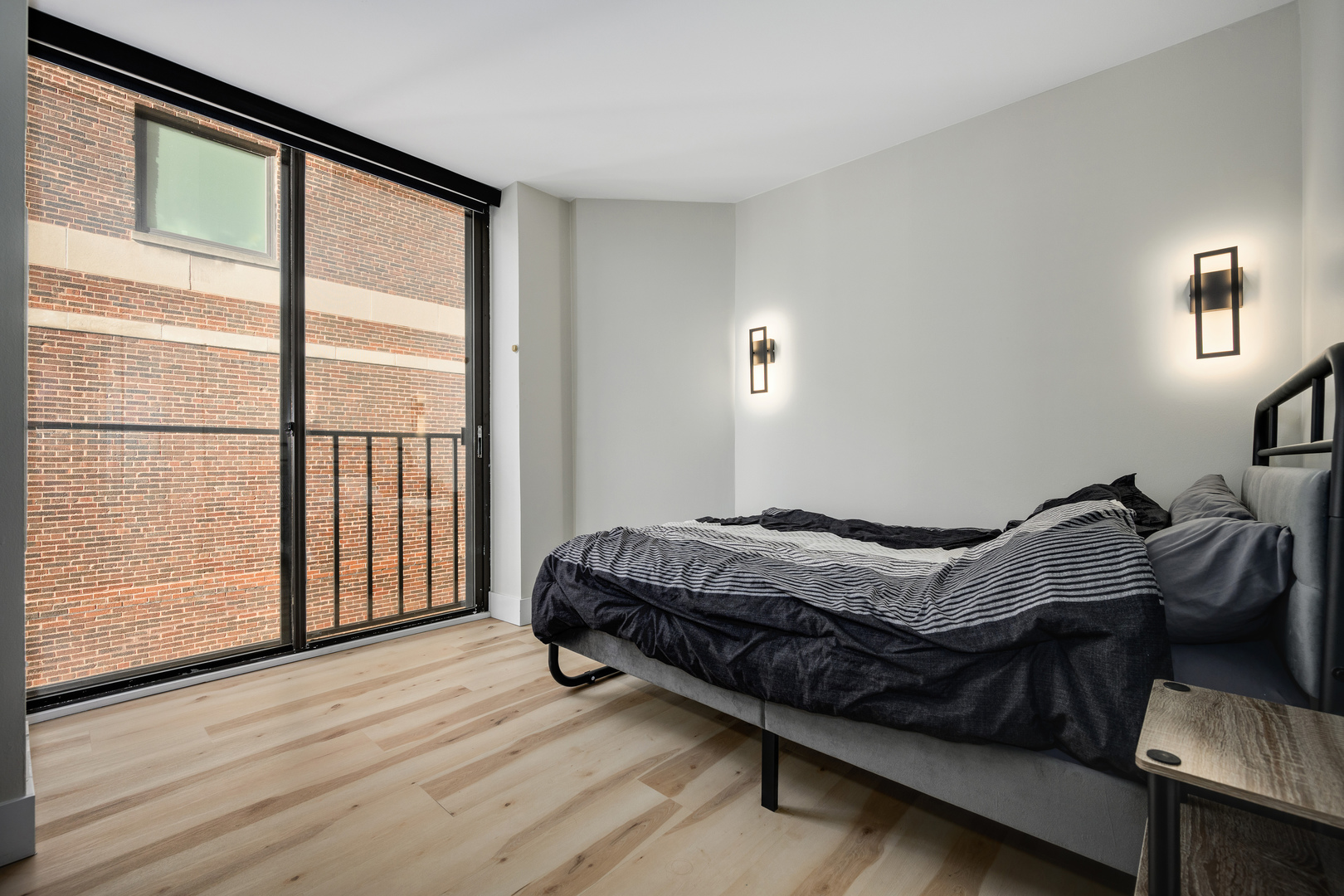 345 W Fullerton Parkway Unit: 1906