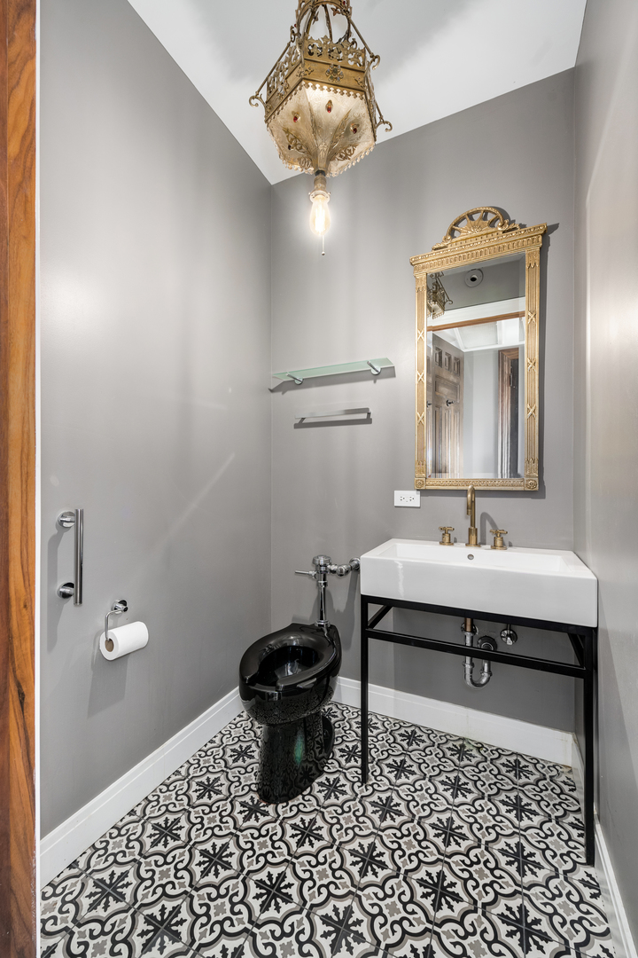 707 W Junior Terrace Unit: PH-12