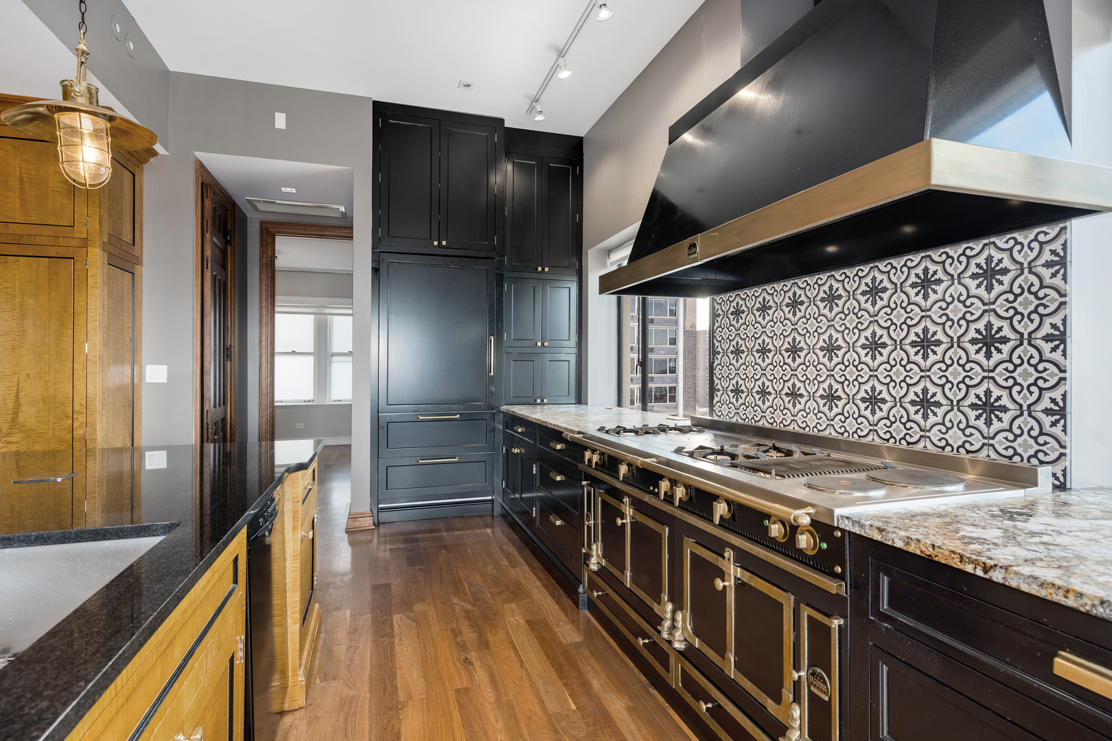 707 W Junior Terrace Unit: PH-12