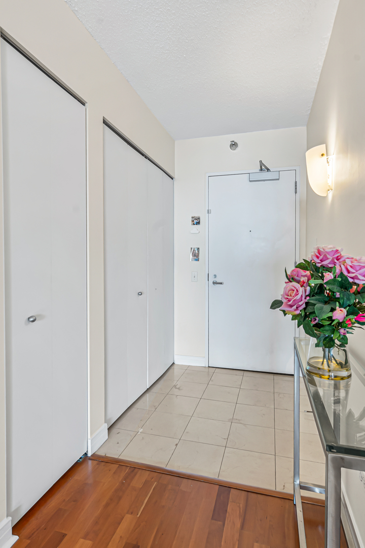 512 N Mcclurg Court Unit: 5505