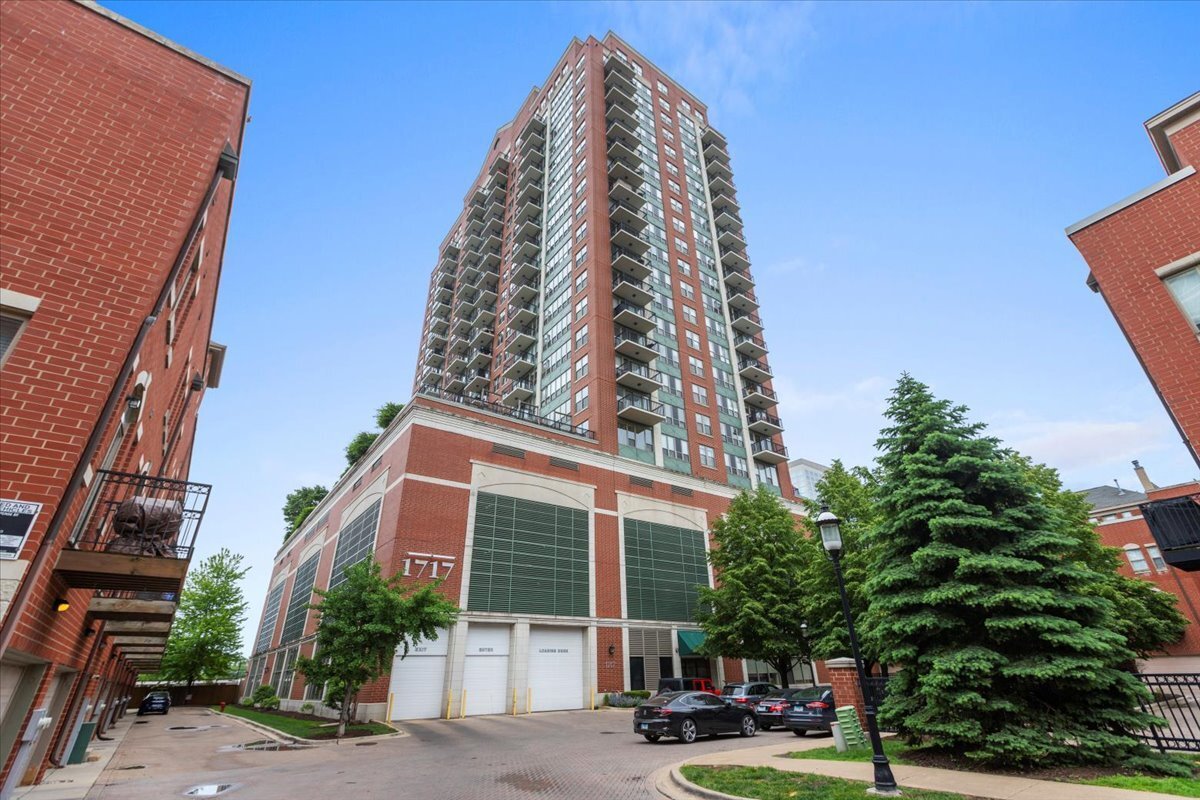 1717 S Prairie Avenue Unit: 706
