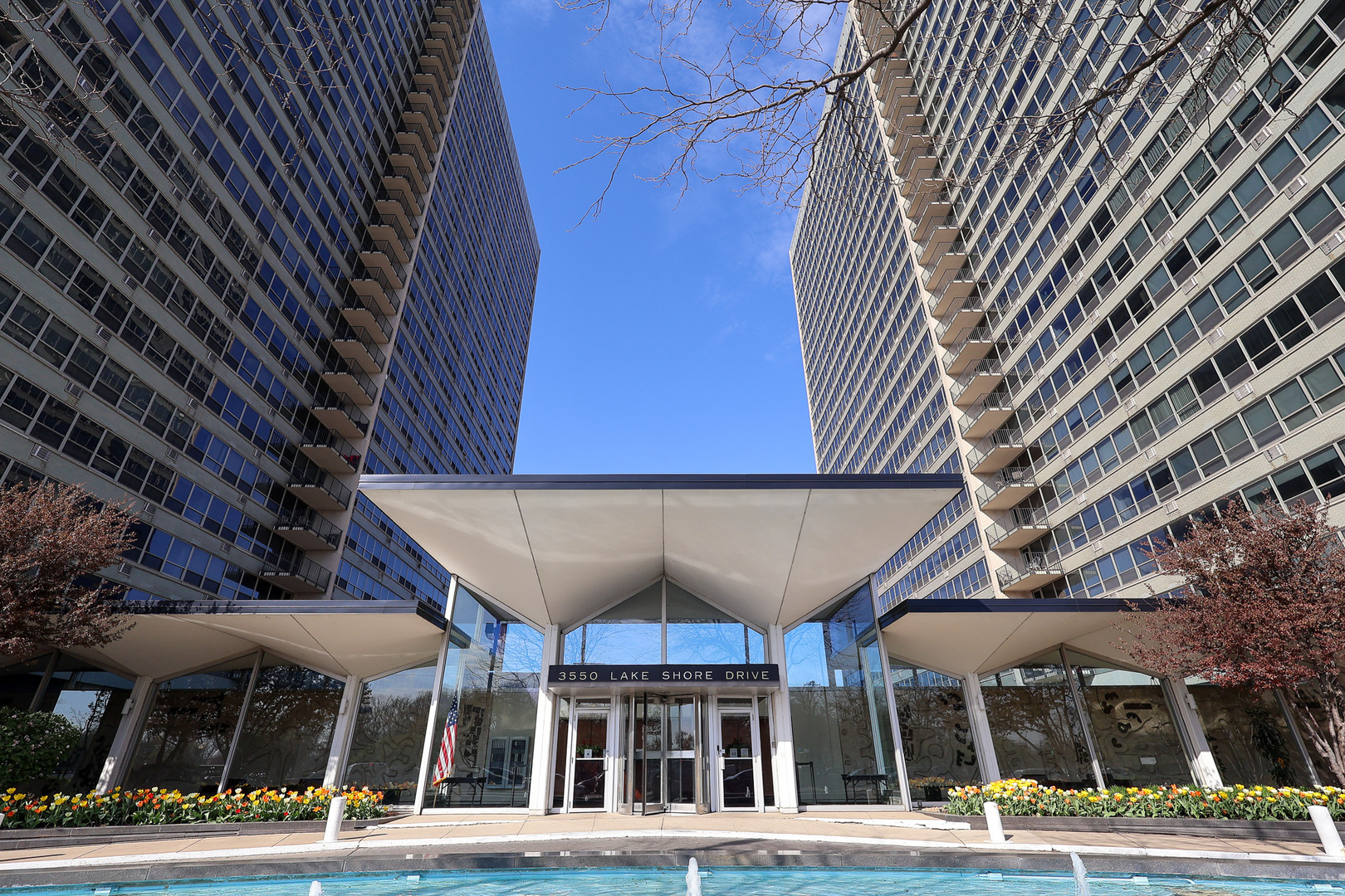 3550 N Lake Shore Drive Unit: 2615