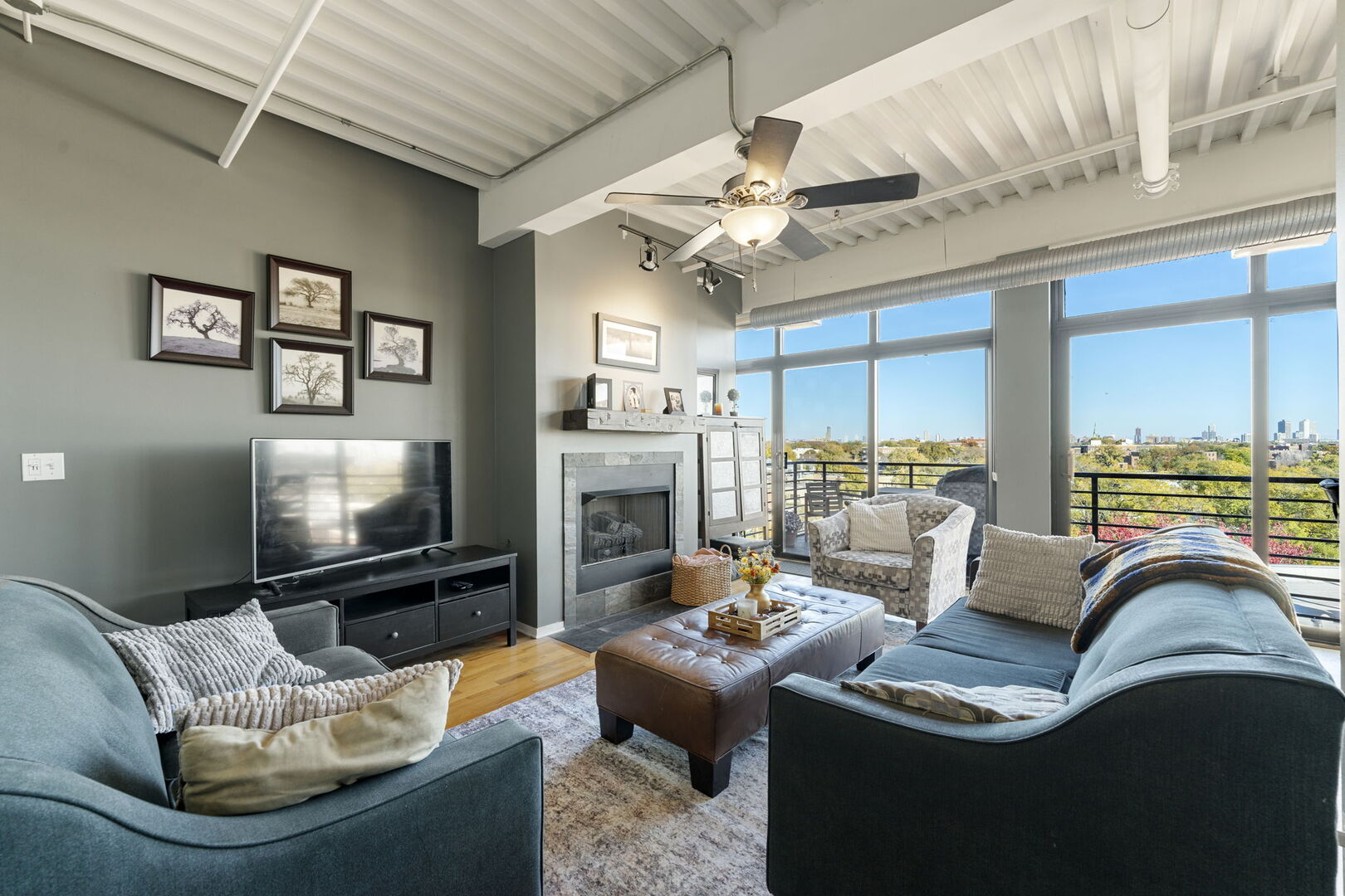 2911 N Western Avenue Unit: 513