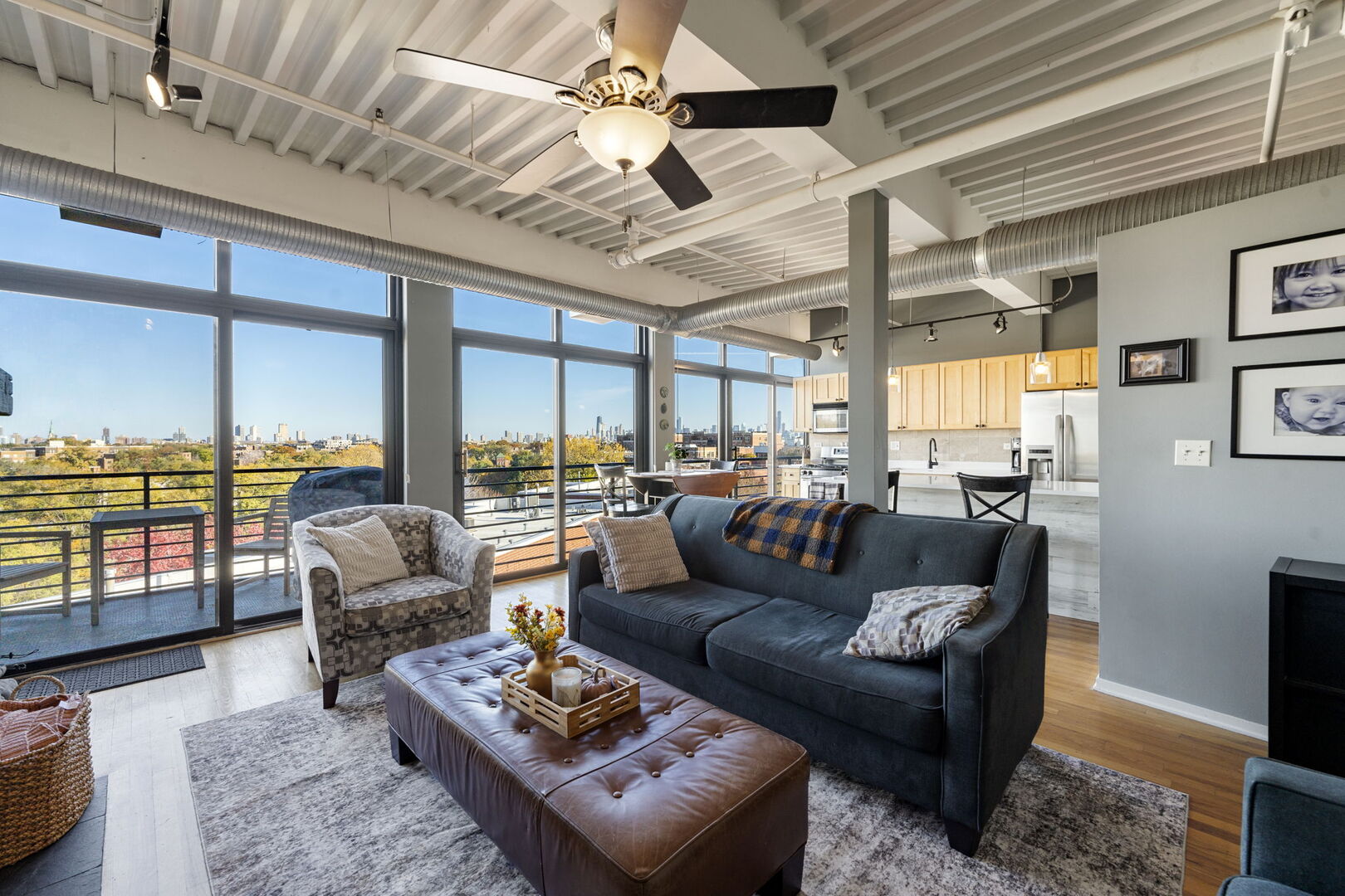 2911 N Western Avenue Unit: 513