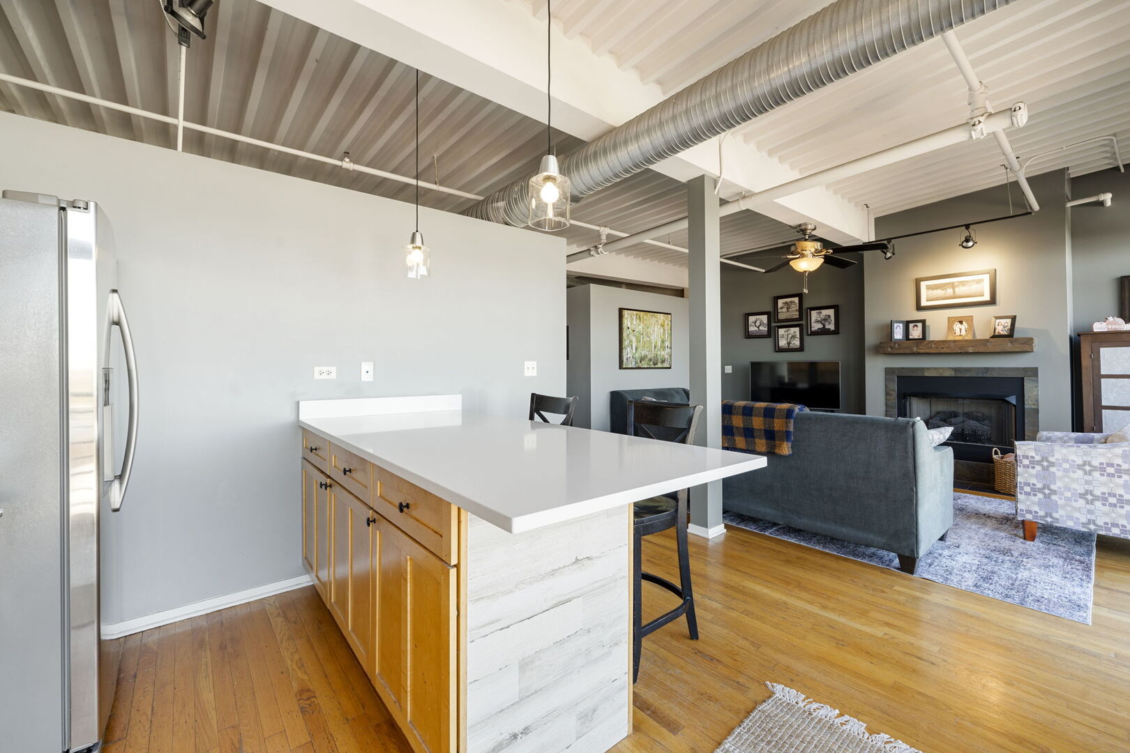 2911 N Western Avenue Unit: 513