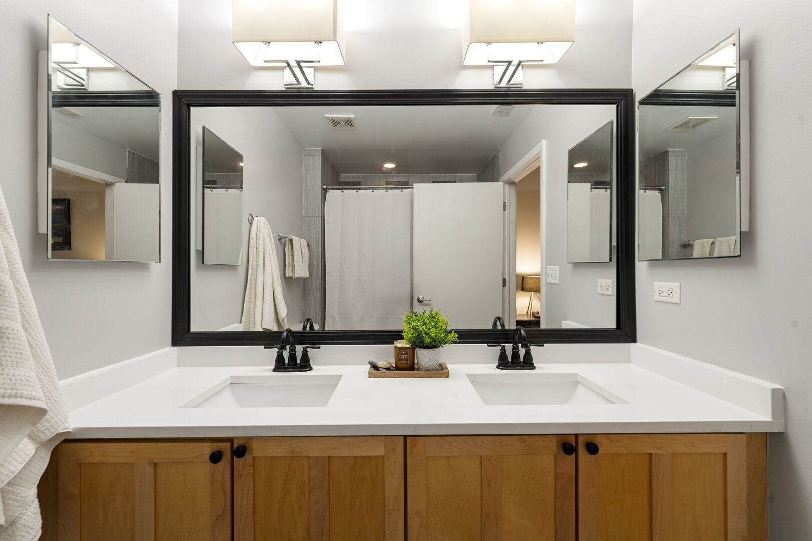 2911 N Western Avenue Unit: 513