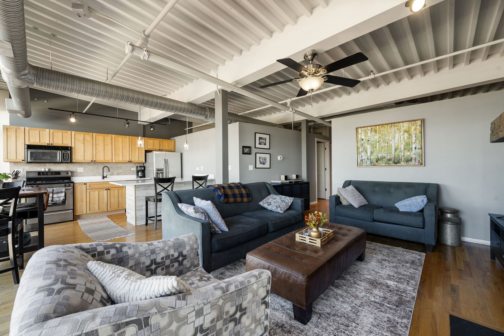 2911 N Western Avenue Unit: 513