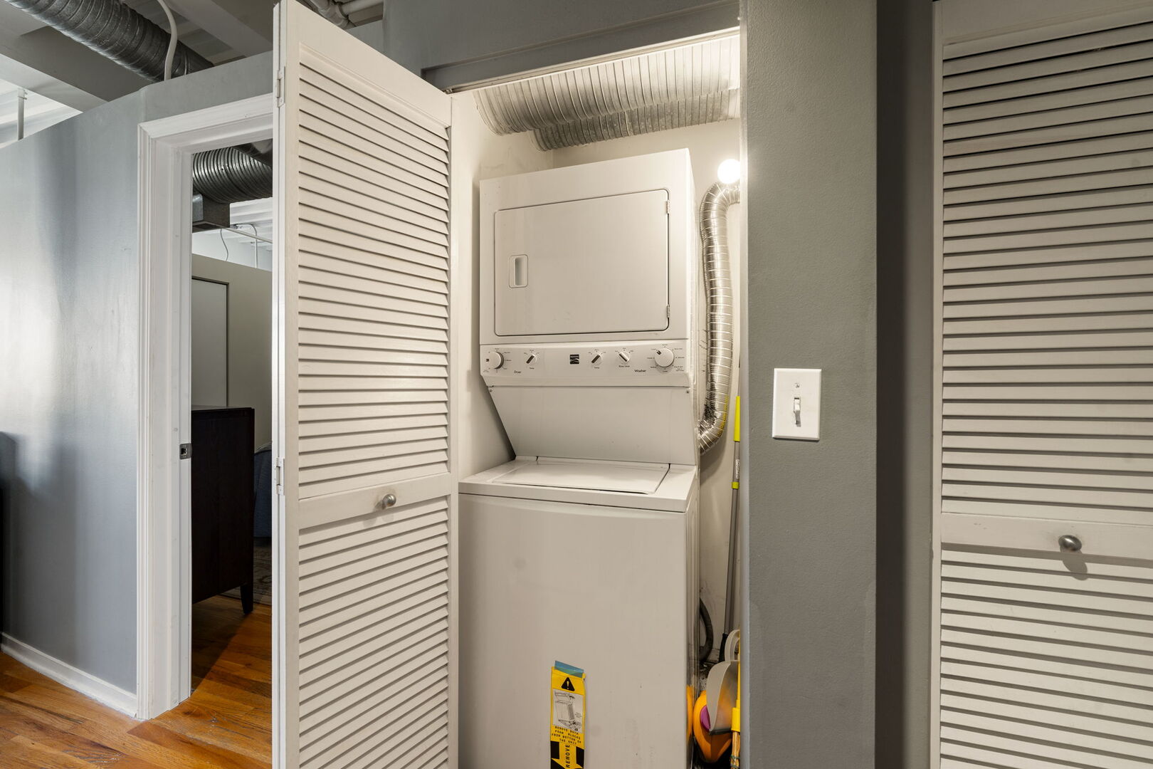 2911 N Western Avenue Unit: 513