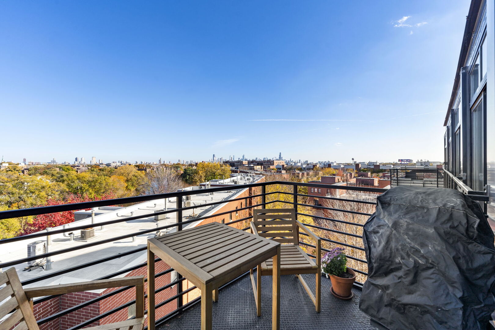 2911 N Western Avenue Unit: 513