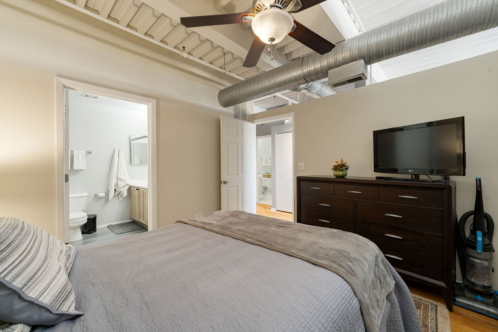 2911 N Western Avenue Unit: 513