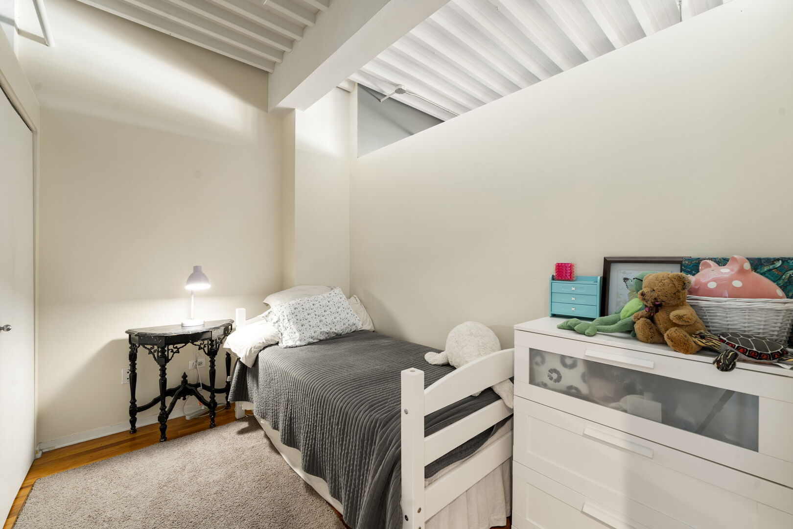 2911 N Western Avenue Unit: 513