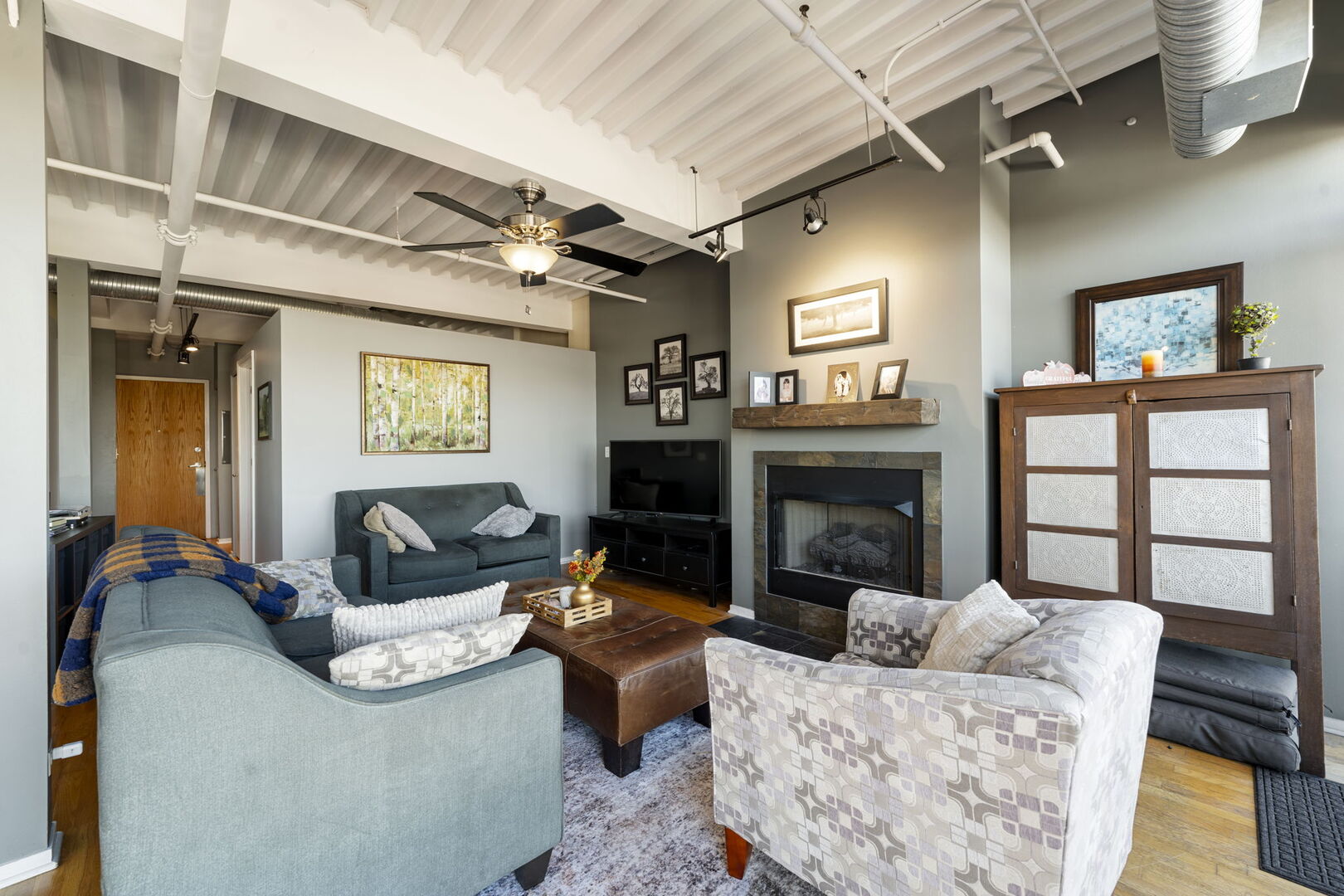 2911 N Western Avenue Unit: 513