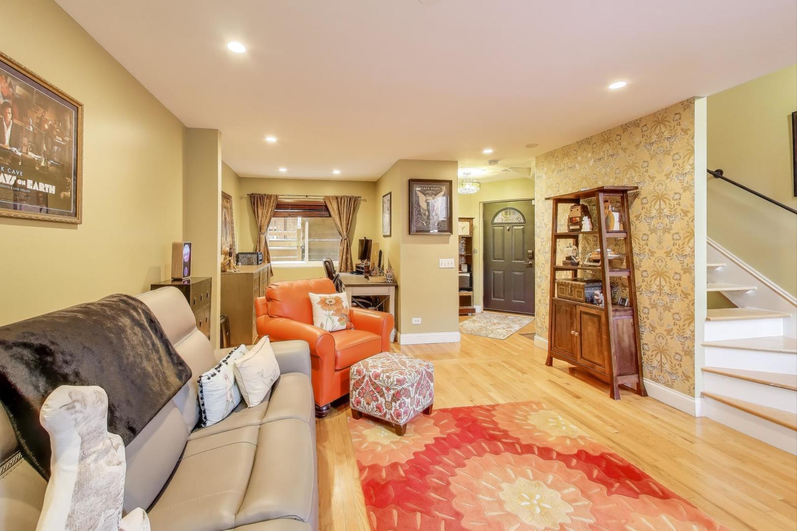 2235 N Lakewood Avenue Unit: FN