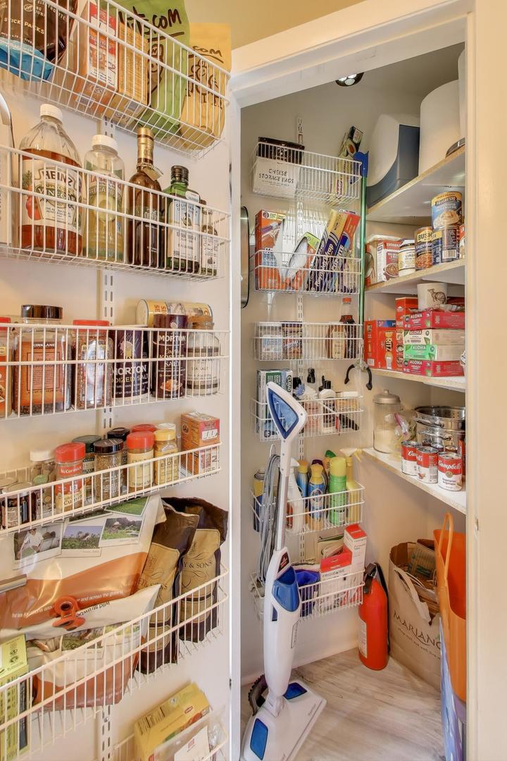 2235 N Lakewood Avenue Unit: FN