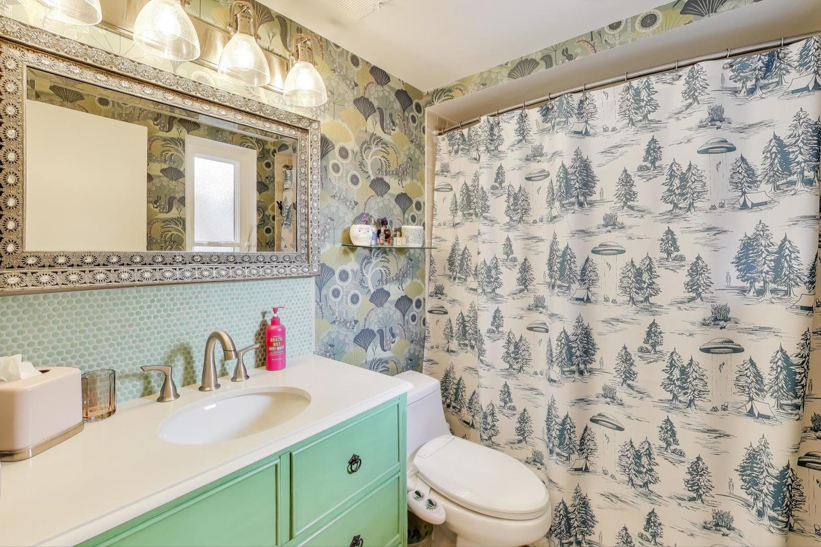 2235 N Lakewood Avenue Unit: FN