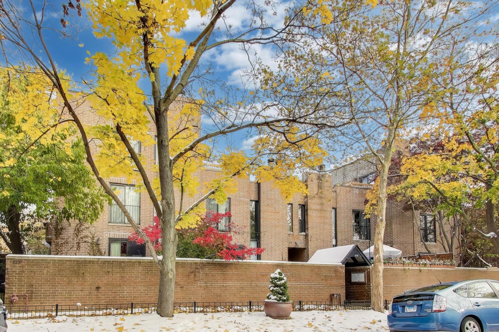 2235 N Lakewood Avenue Unit: FN