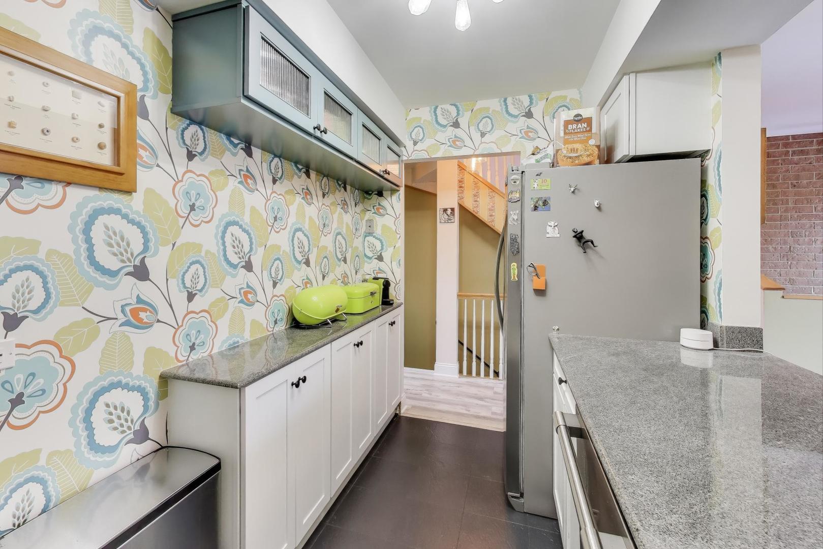 2235 N Lakewood Avenue Unit: FN