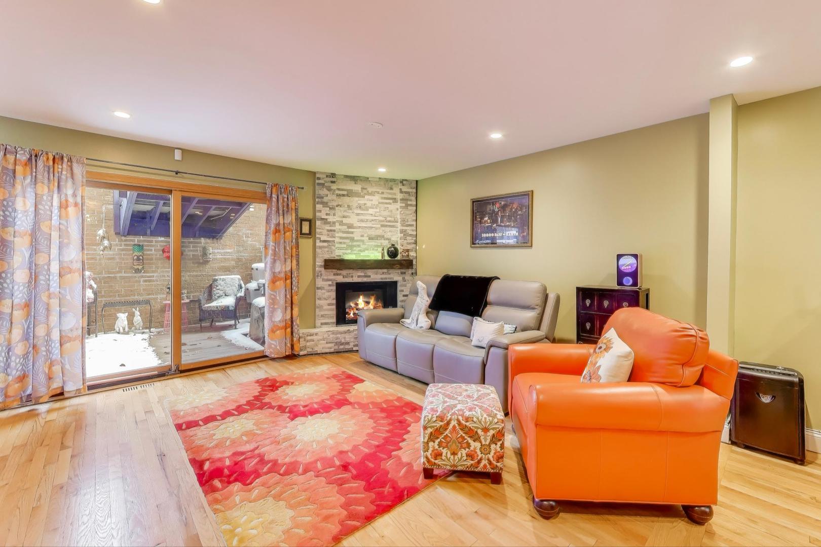 2235 N Lakewood Avenue Unit: FN