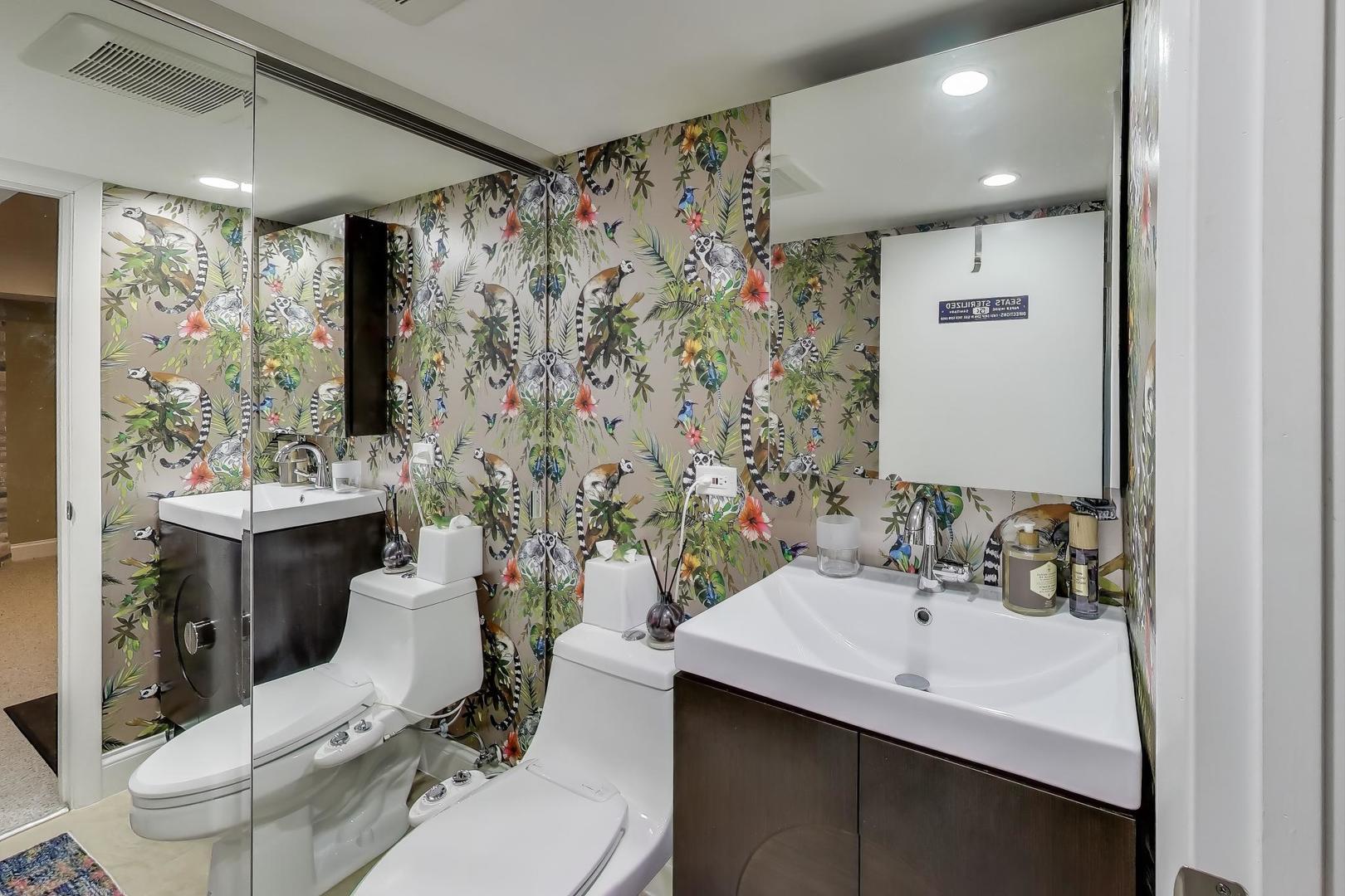 2235 N Lakewood Avenue Unit: FN