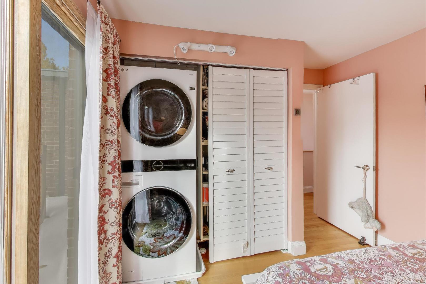 2235 N Lakewood Avenue Unit: FN