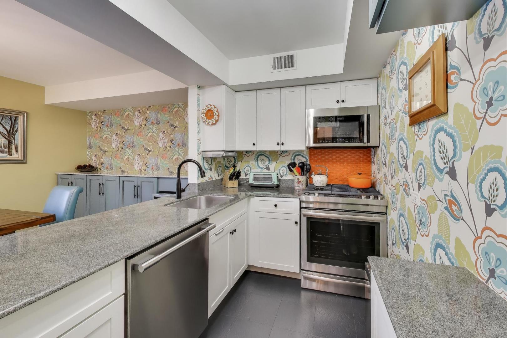 2235 N Lakewood Avenue Unit: FN