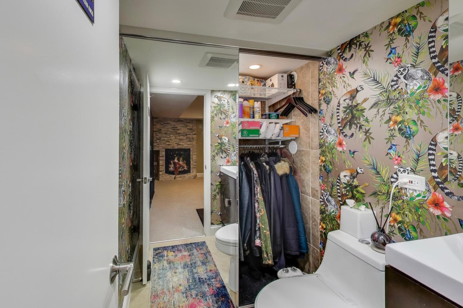 2235 N Lakewood Avenue Unit: FN