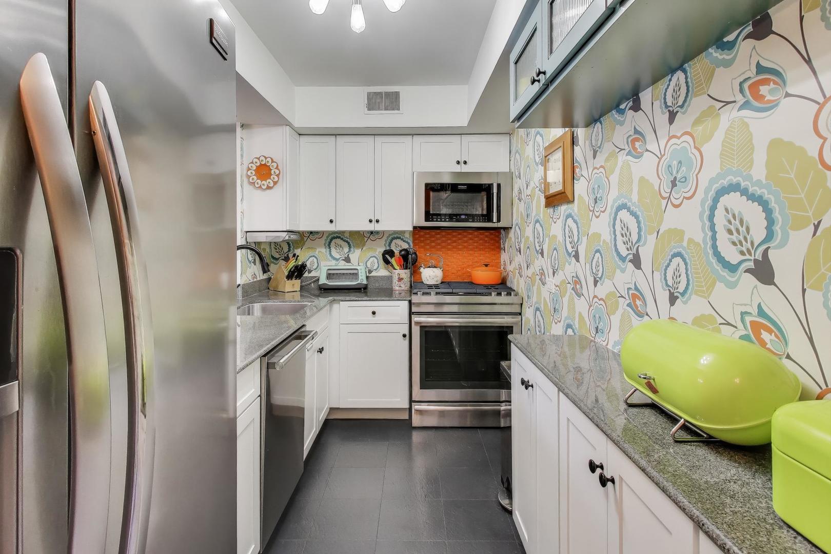 2235 N Lakewood Avenue Unit: FN