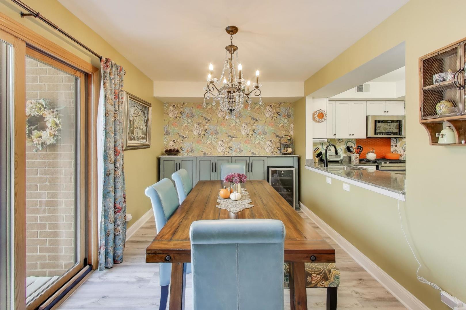 2235 N Lakewood Avenue Unit: FN