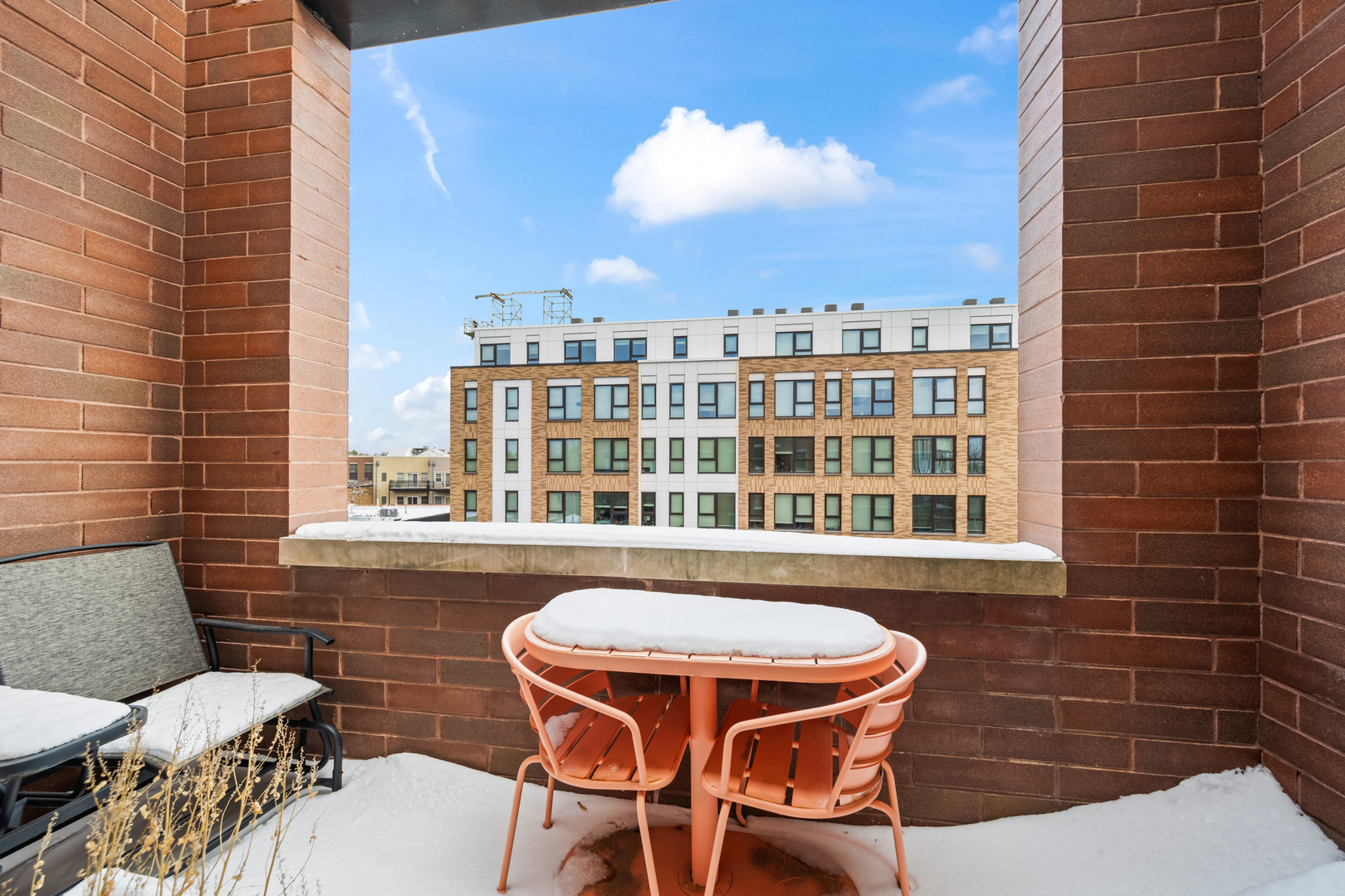 4700 N WESTERN Avenue Unit: 4B