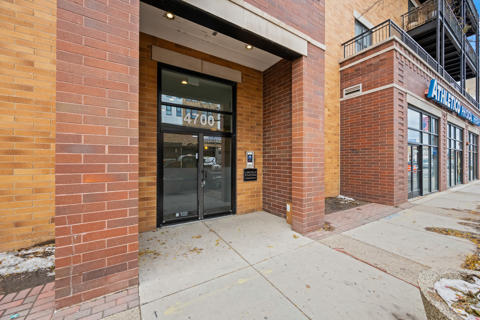 4700 N WESTERN Avenue Unit: 4B