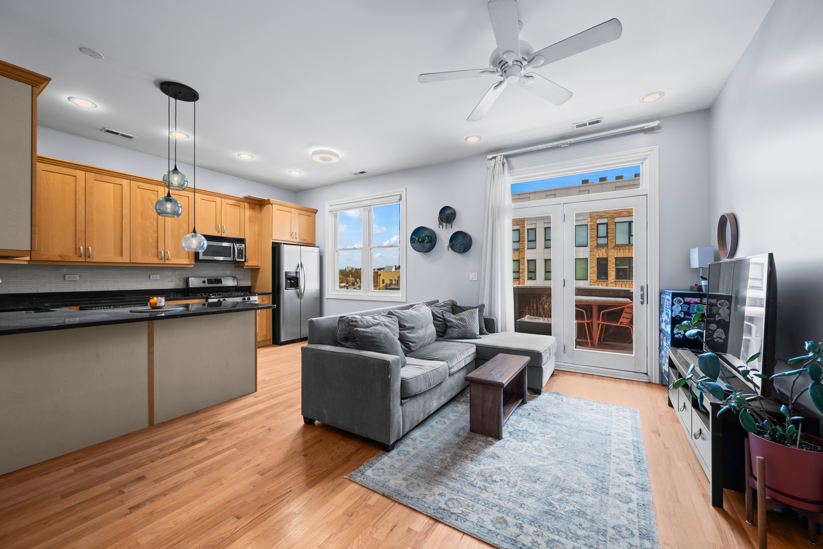 4700 N WESTERN Avenue Unit: 4B