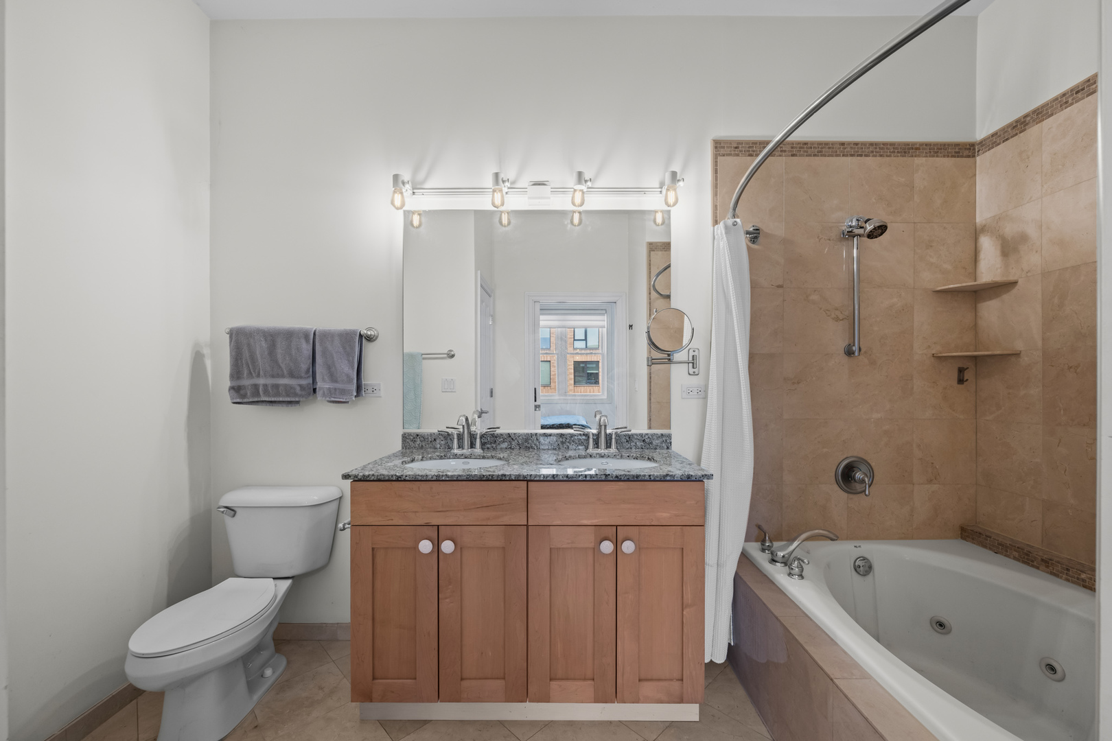 4700 N WESTERN Avenue Unit: 4B