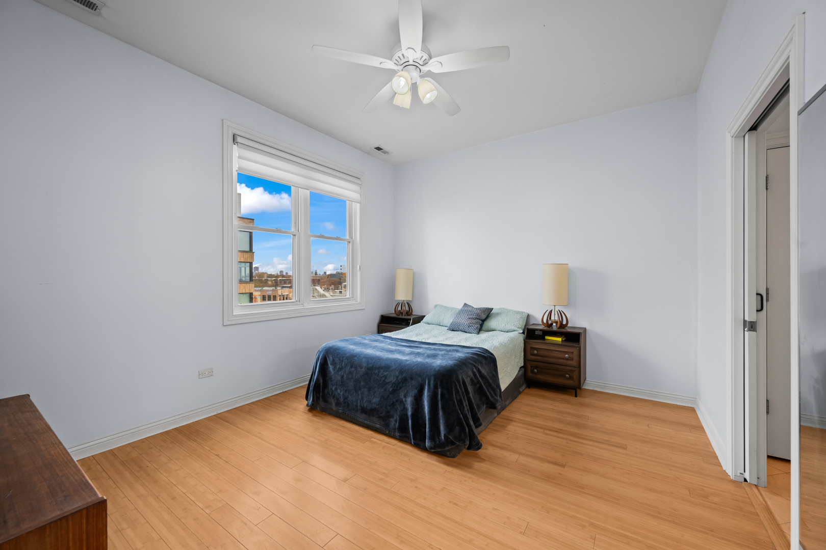 4700 N WESTERN Avenue Unit: 4B