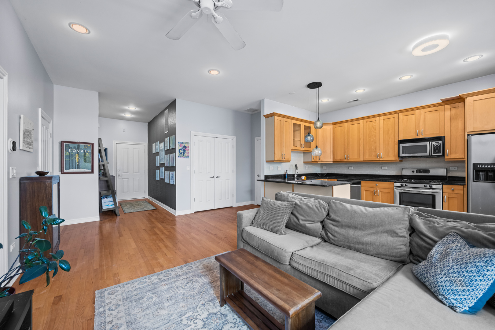 4700 N WESTERN Avenue Unit: 4B