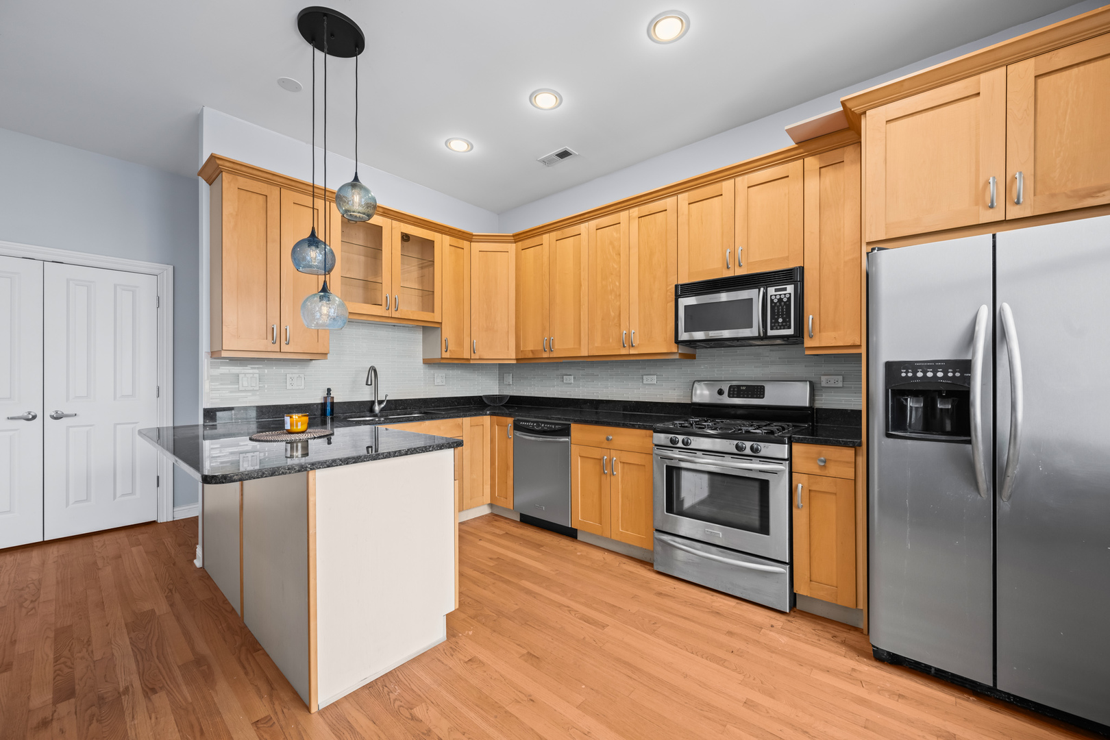 4700 N WESTERN Avenue Unit: 4B